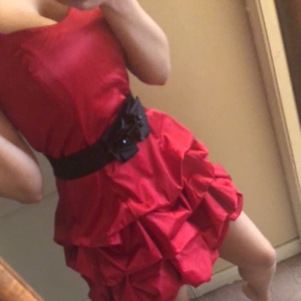 Red Dress - Picture 2 of 3